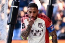 Real Madrid đại tu đội hình, ai ra đi ai ở lại? Mục tiêu chuyển nhượng bất ngờ của MU