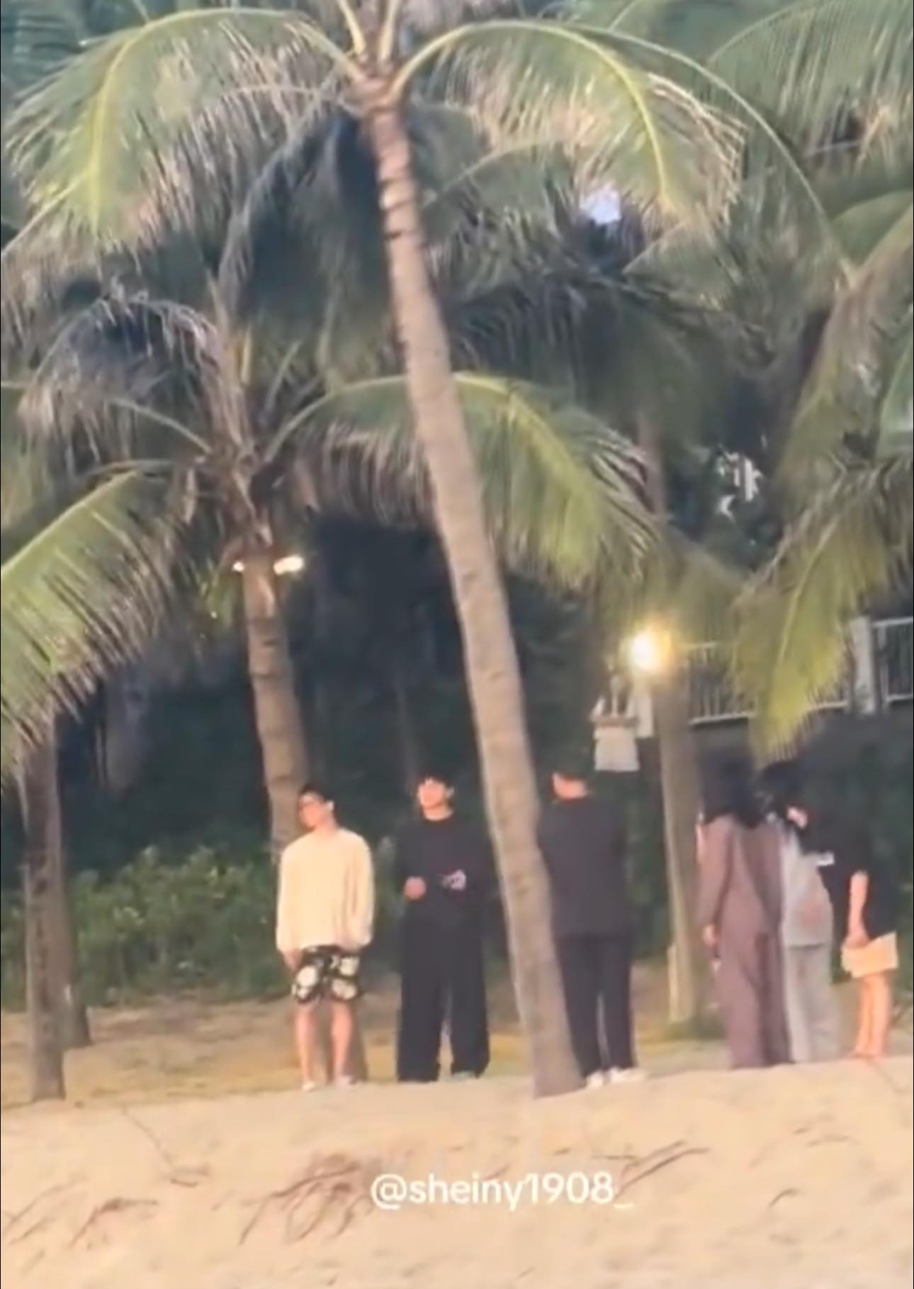 Jimin và Jungkook BTS ‘đổ bộ’ Đà Nẵng, visual ‘cưng nựng’ khiến netizen phát sốt Cặp trai đẹp BTS