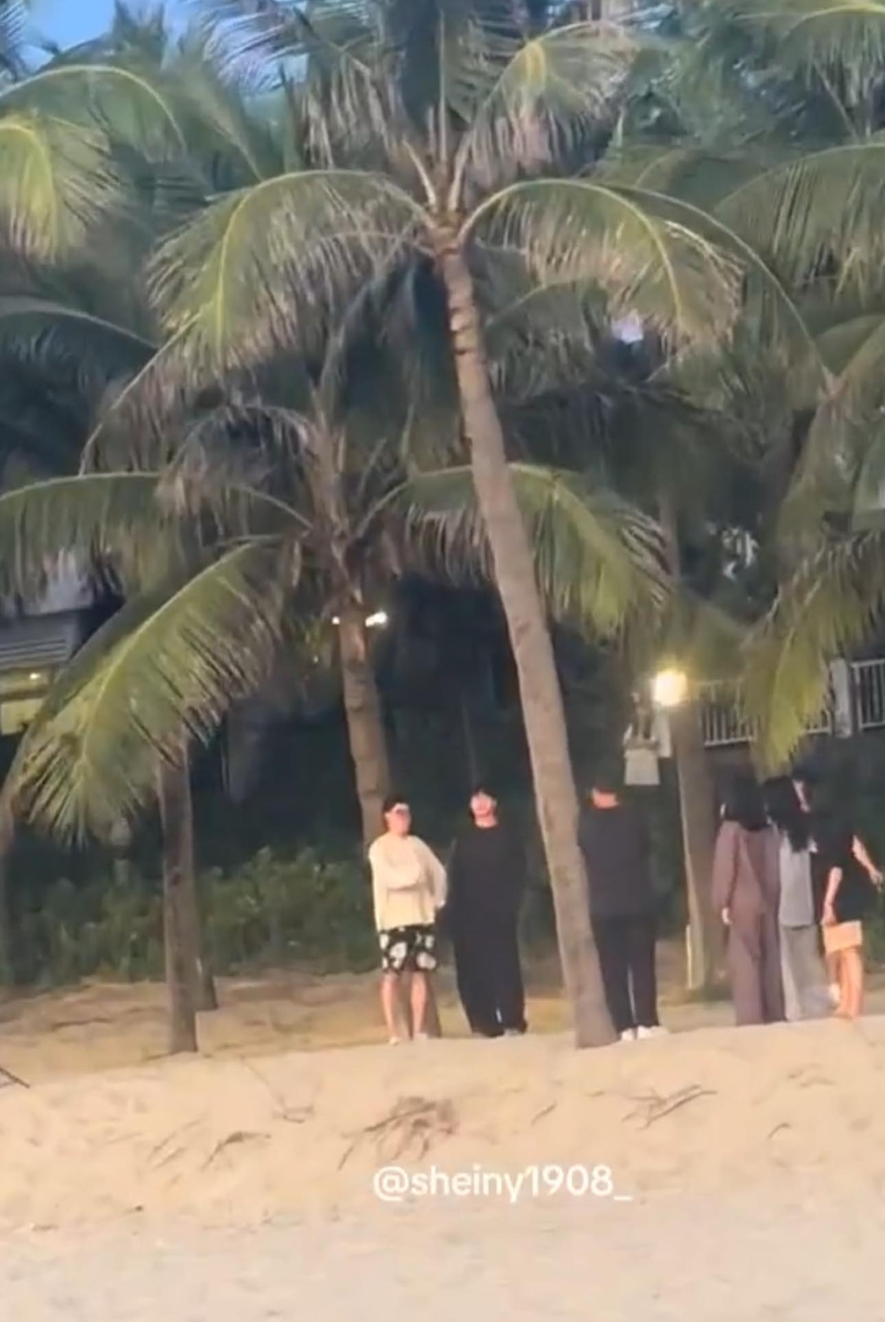 Jimin và Jungkook BTS ‘đổ bộ’ Đà Nẵng, visual ‘cưng nựng’ khiến netizen phát sốt Cặp trai đẹp BTS