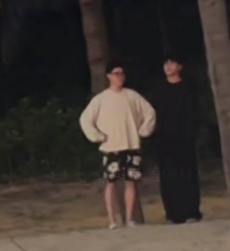 Jimin và Jungkook BTS ‘đổ bộ’ Đà Nẵng, visual ‘cưng nựng’ khiến netizen phát sốt Jimin - Jungkook đi ngắm bình minh từ rất sớm, chỉ khoảng 4h30 sáng