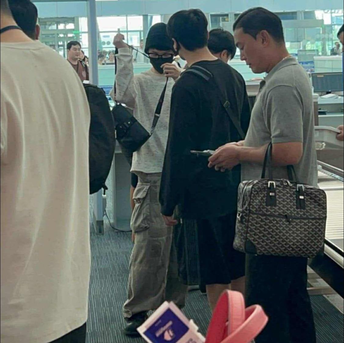 Jimin và Jungkook BTS ‘đổ bộ’ Đà Nẵng, visual ‘cưng nựng’ khiến netizen phát sốt Cặp trai đẹp BTS