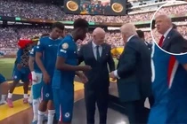 Từ vực sâu lên ngôi vô địch: Hành trình bất ngờ của hai ngôi sao trẻ Chelsea Ông Trump bị cầu thủ Chelsea phớt lờ?