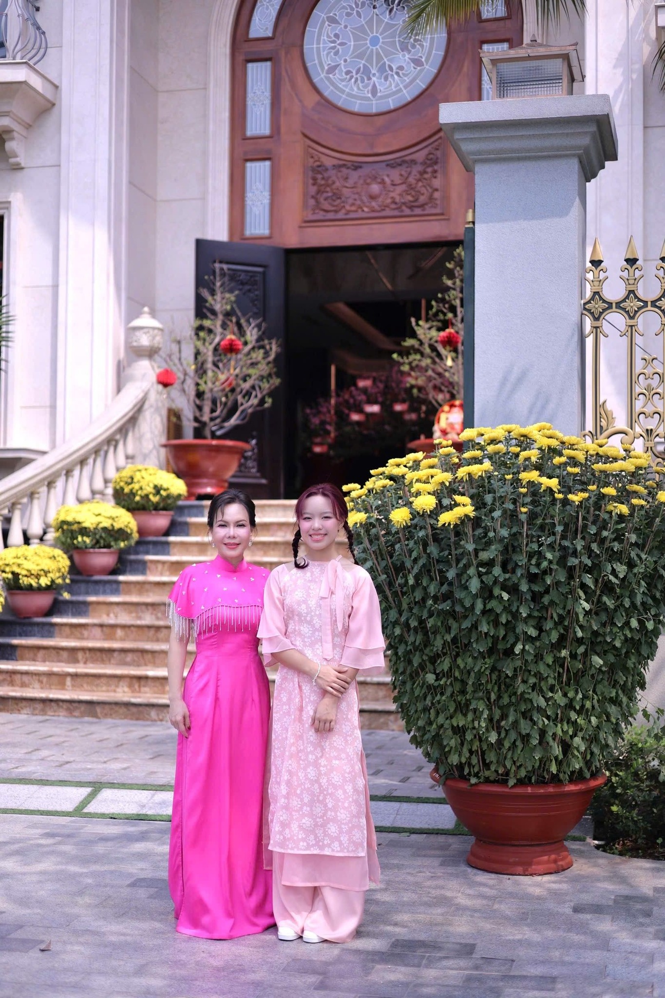 Nữ sinh Việt Mỹ GPA 3.83, huy chương đồng Wushu và bí quyết sống của nghệ sĩ Việt Hương Ái nữ ít lộ diện của diễn viên hài Việt Hương: 16 tuổi cao vượt trội mẹ, không chỉ học giỏi mà còn rất xinh xắn- Ảnh 3.