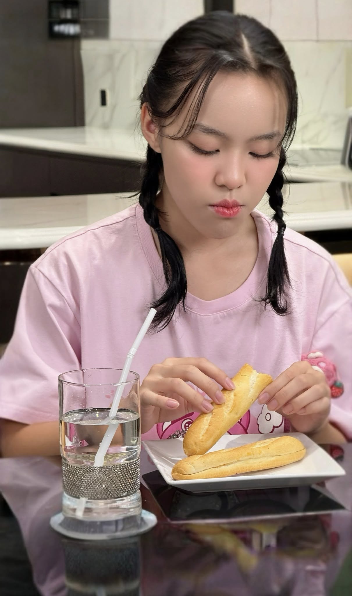 Nữ sinh Việt Mỹ GPA 3.83, huy chương đồng Wushu và bí quyết sống của nghệ sĩ Việt Hương Ái nữ ít lộ diện của diễn viên hài Việt Hương: 16 tuổi cao vượt trội mẹ, không chỉ học giỏi mà còn rất xinh xắn- Ảnh 4.