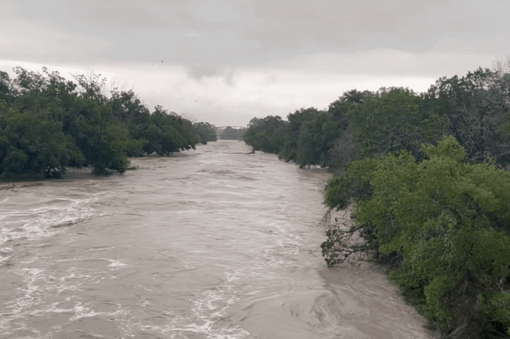 Lũ lụt tại Texas: Mực nước sông dâng lên hơn 6m, nhiều người được sơ tán Lũ dâng cao ở hạt Bell thuộc bang Texas, Mỹ. Ảnh: Văn phòng cảnh sát hạt Bell
