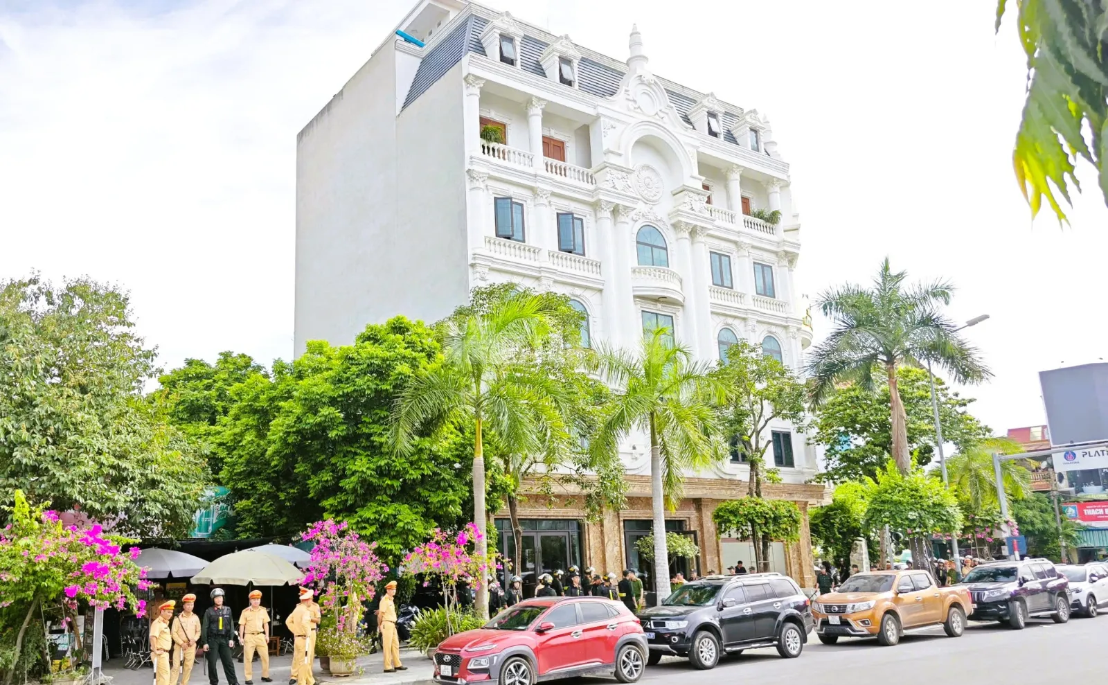Phong tỏa nhà trùm giang hồ ở Thanh Hóa, khám xét sàn giao dịch bất động sản Ngôi nhà nơi cảnh sát phong tỏa, thực hiện khám xét