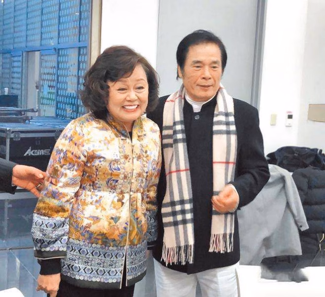 Lôi Hồng khi đã có tên tuổi bắt đầu ngó lơ người vợ cả, chìm vào cám dỗ.