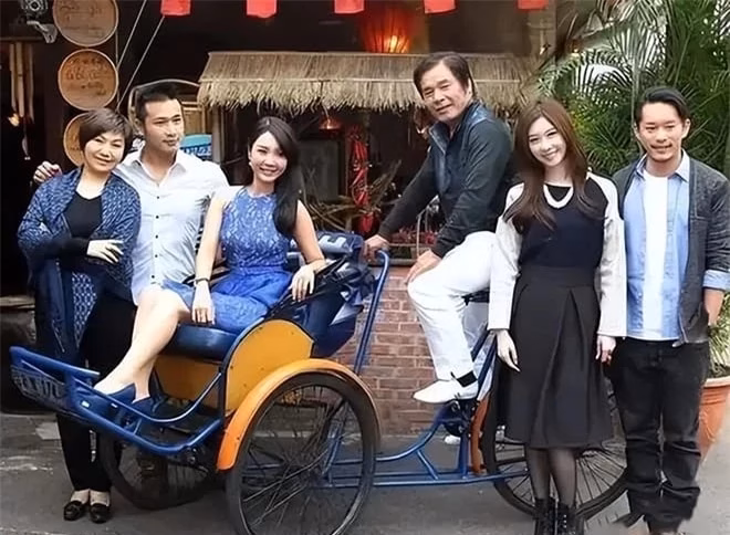 Lôi Hồng muốn có tất cả: sự nghiệp thành công, vợ cả và cả các vợ bé nên không từ bỏ thứ gì.
