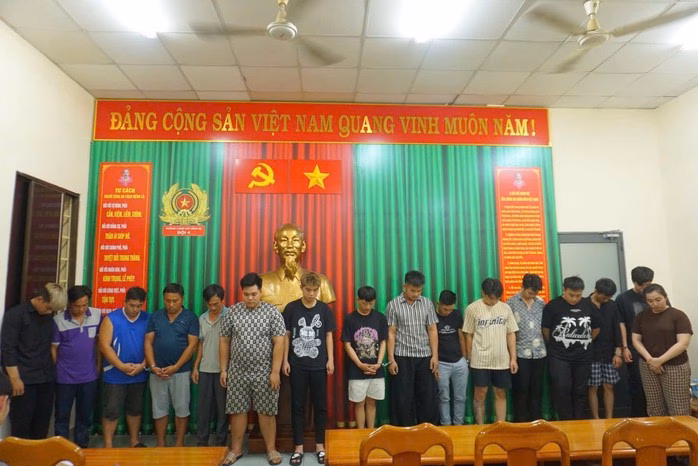 “Triệt phá băng nhóm mua bán ‘bóng cười’, thu lợi bất chính hơn 105 tỉ” Công an TP HCM triệt phá băng nhóm Buôn bán khí cười , tạm giữ31 đối tượng - Ảnh4.