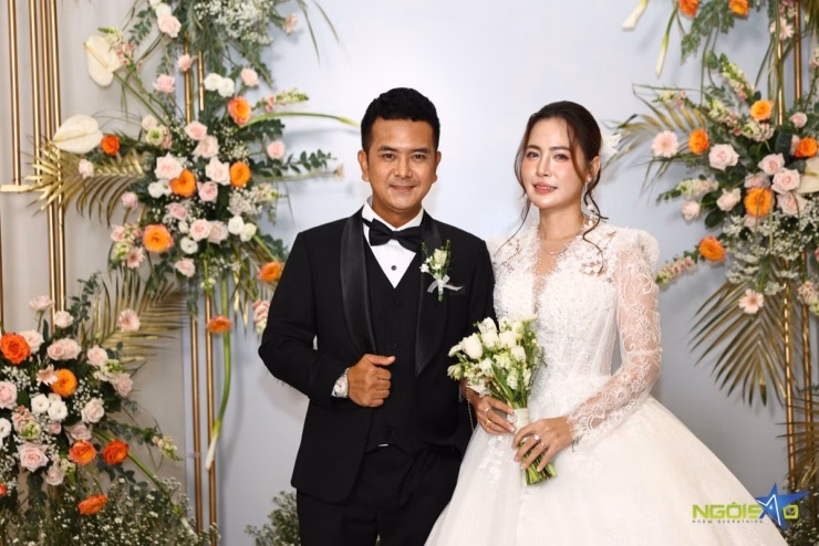 Hùng Thuận và vợ
