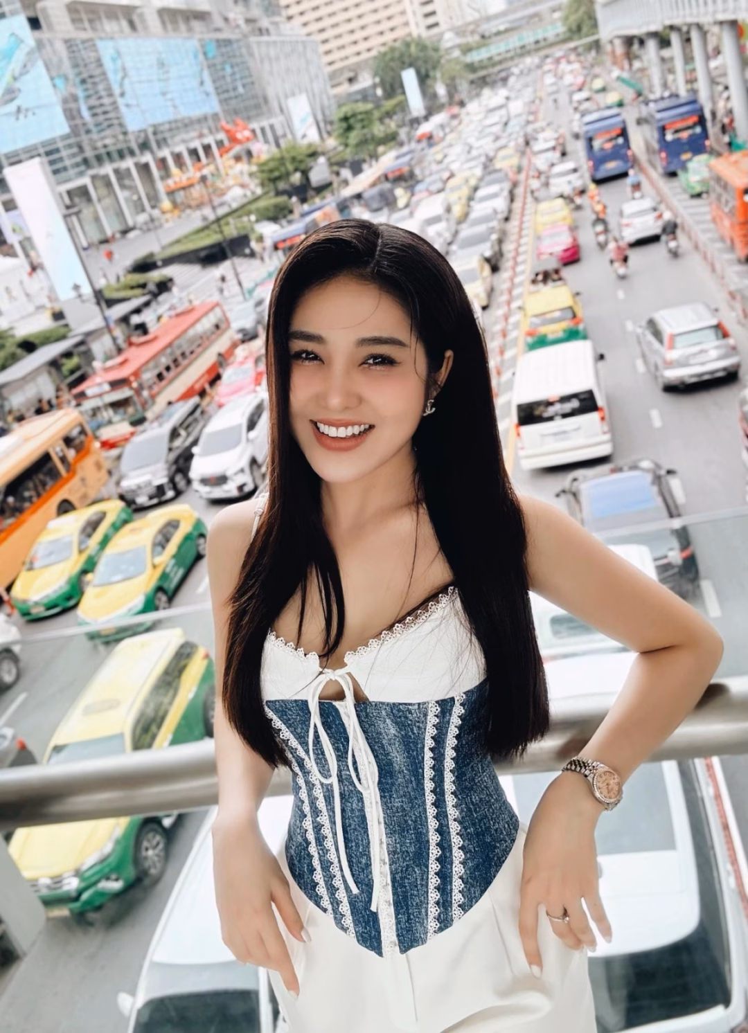 Nam nghệ sĩ Việt lộ hình ảnh tình tứ với một hot girl tại Thái Lan, lập tức xác nhận đã chia tay vợ9x- Ảnh4.