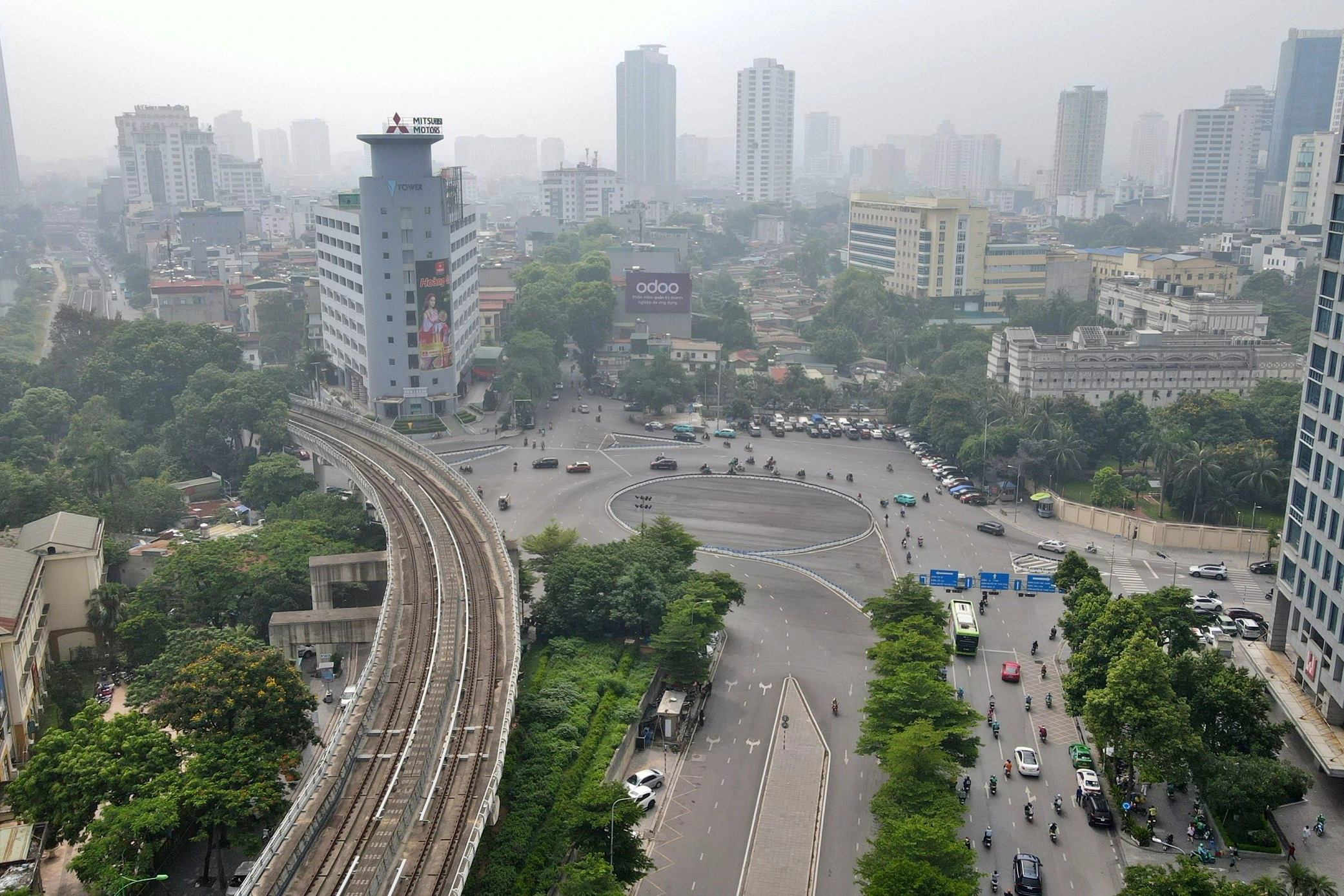 Hà Nội tính cấm xe máy xăng ở vùng lõi từ năm 2026 Điểm cuối đường La Thành, gần Voi Phục nhìn từ trên cao