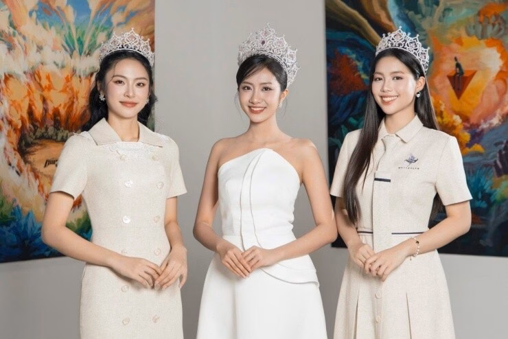 Á hậu Hà Trúc Linh – Nhan sắc tự nhiên và tinh tế của Hoa hậu Việt Nam 2024 Trong một sự kiện gần đây, Hoa hậu Hà Trúc Linh được trang điểm và làm tóc bởi hai “phù thuỷ trang điểm” là Quân Nguyễn & Pu Lê. Hai chuyên gia trang điểm đình đám luôn nhận được sự yêu thích của các nàng hậu trong nước và quốc tế. Đây cũng là hai chuyên gia trang điểm cho Top 24 Hoa hậu Việt Nam 2024 trong đêm Chung kết.