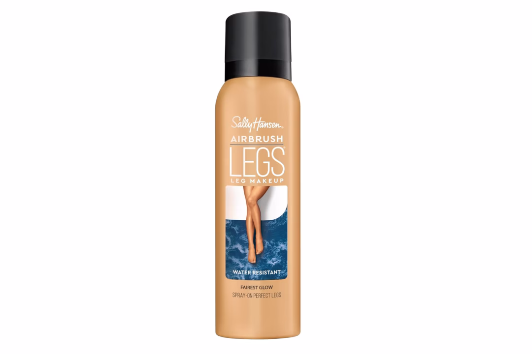 Remi Bader bật mí các sản phẩm làm đẹp không thể thiếu trong mùa hè của cô nàng Sally Hansen Airbrush Legs Makeup