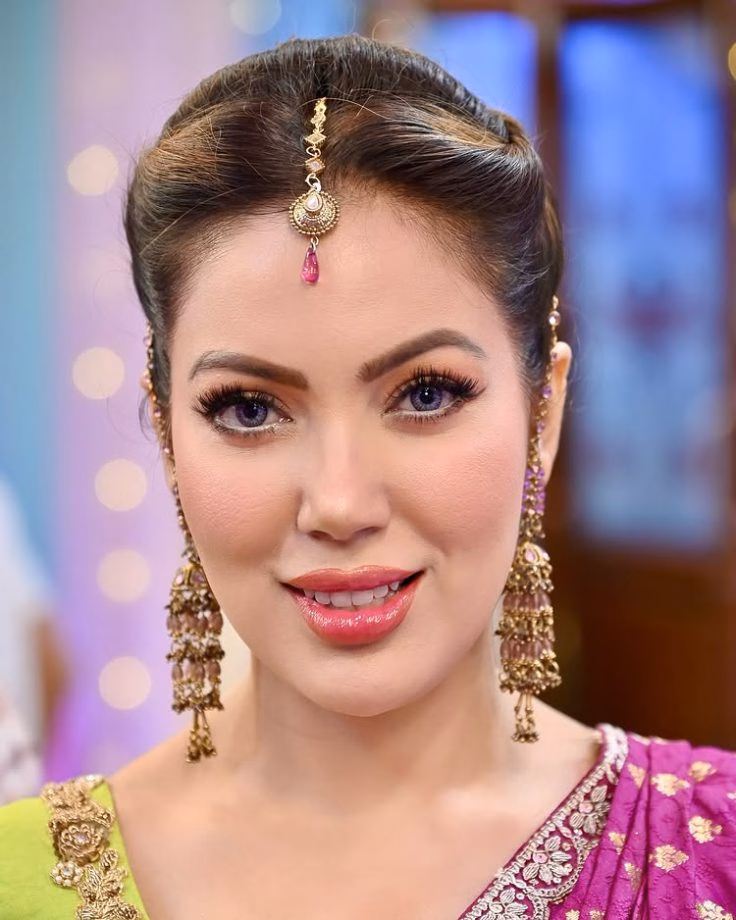 Sao Bollywood khoe sắc tại thảm đỏ TMKOC's Munmun Dutta, Sunayana Fozdar & Palak Sindhwani Blossom In Ethnic Looks With Floral Hairstyles 957323