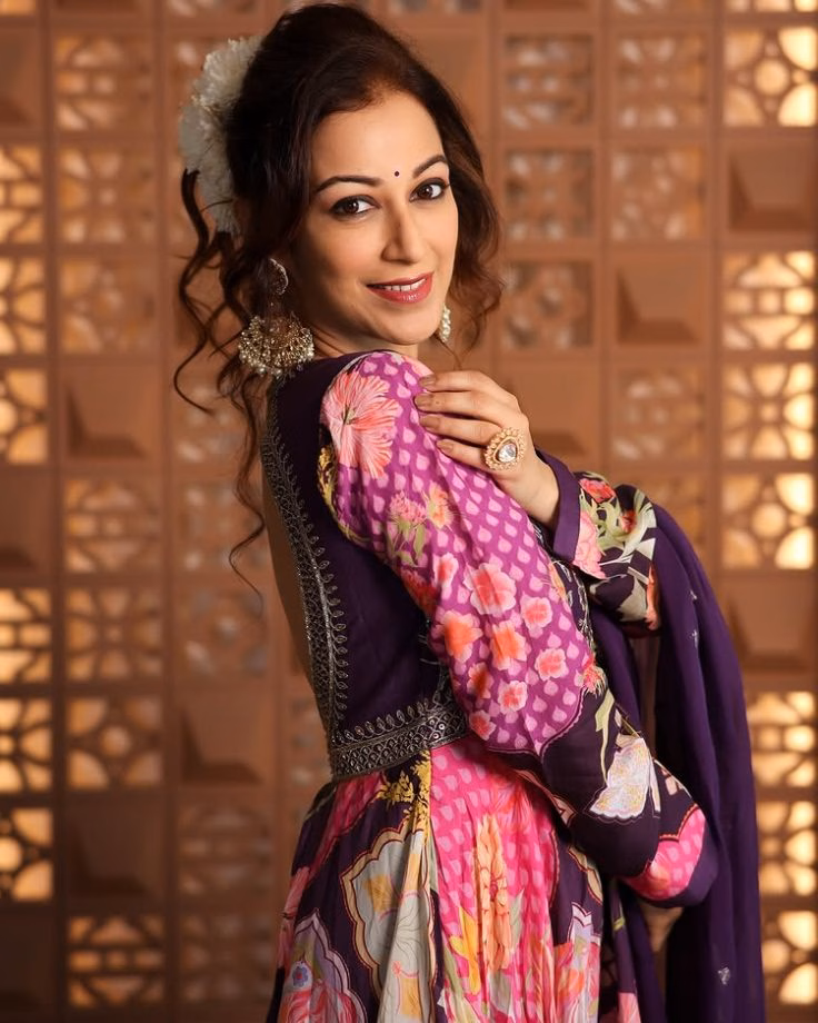 Sao Bollywood khoe sắc tại thảm đỏ TMKOC's Munmun Dutta, Sunayana Fozdar & Palak Sindhwani Blossom In Ethnic Looks With Floral Hairstyles 957325