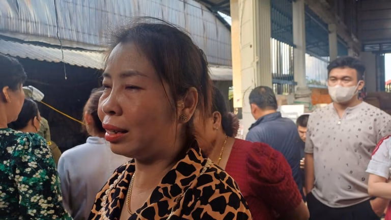 CĐV khắp nơi đổ đi cổ vũ đội nhà ở trận bóng đá Vụ chém “vợ hờ” rồi đốt nhà gây cháy chợ Thanh Tùng, Cà Mau: Tiểu thương trắng tay, thiệt hại hơn 20 tỷ đồng
