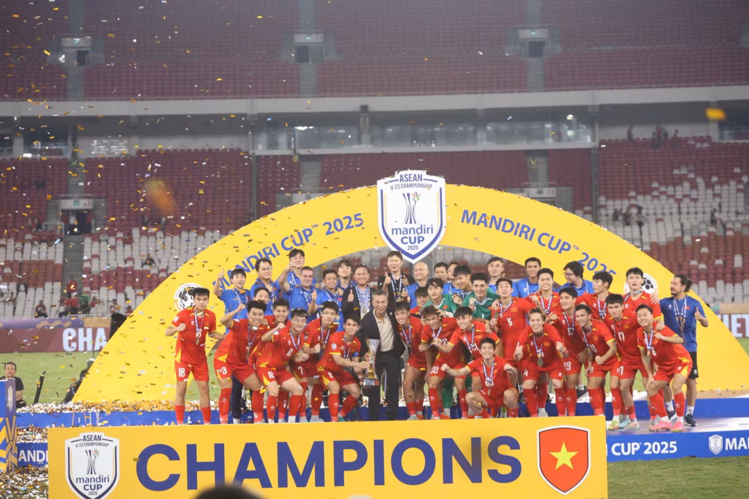 Hàng nghìn người dân Hà Nội xuống đường ăn mừng chiến thắng của U23 Việt Nam Thời gian U23 Việt Nam về nước sau chức vô địch U23 Đông Nam Á