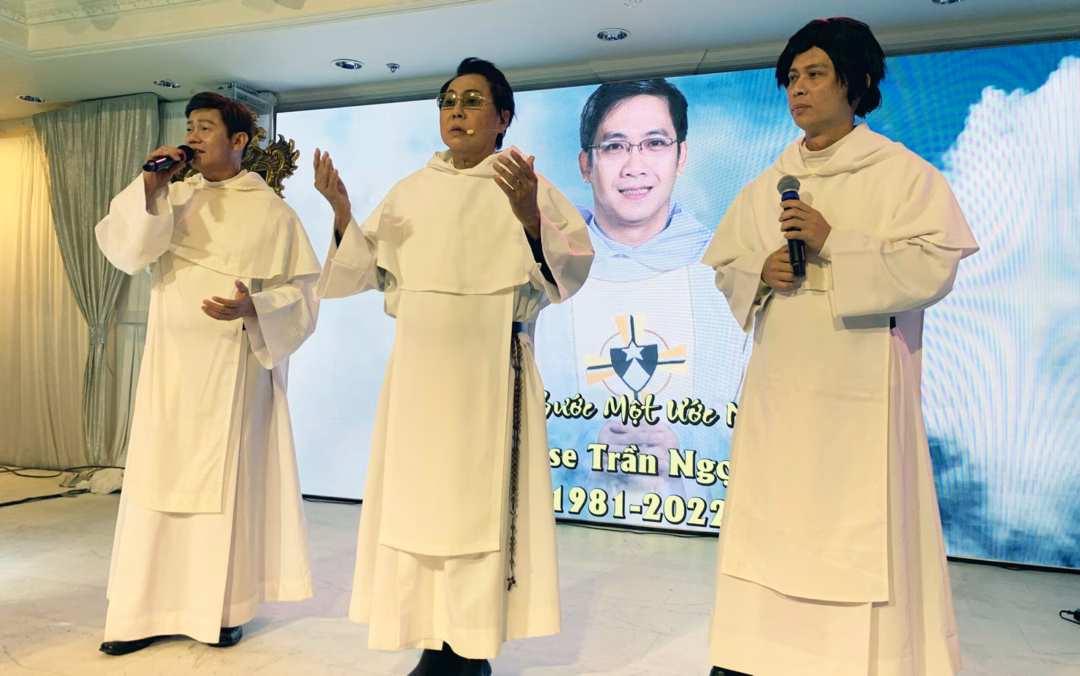 Tiệc gây quỹ xây dựng Nhà Thờ Sa Loong: Ước nguyện cho giáo dân người gốc dân tộc thiểu số Đông đảo đồng hương đến dự tiệc tại nhà hàng Golden Sea Restaurant, Anaheim, gây quỹ xây nhà thờ Sa Loong. (Hình: Lâm Hoài Thạch/Người Việt)