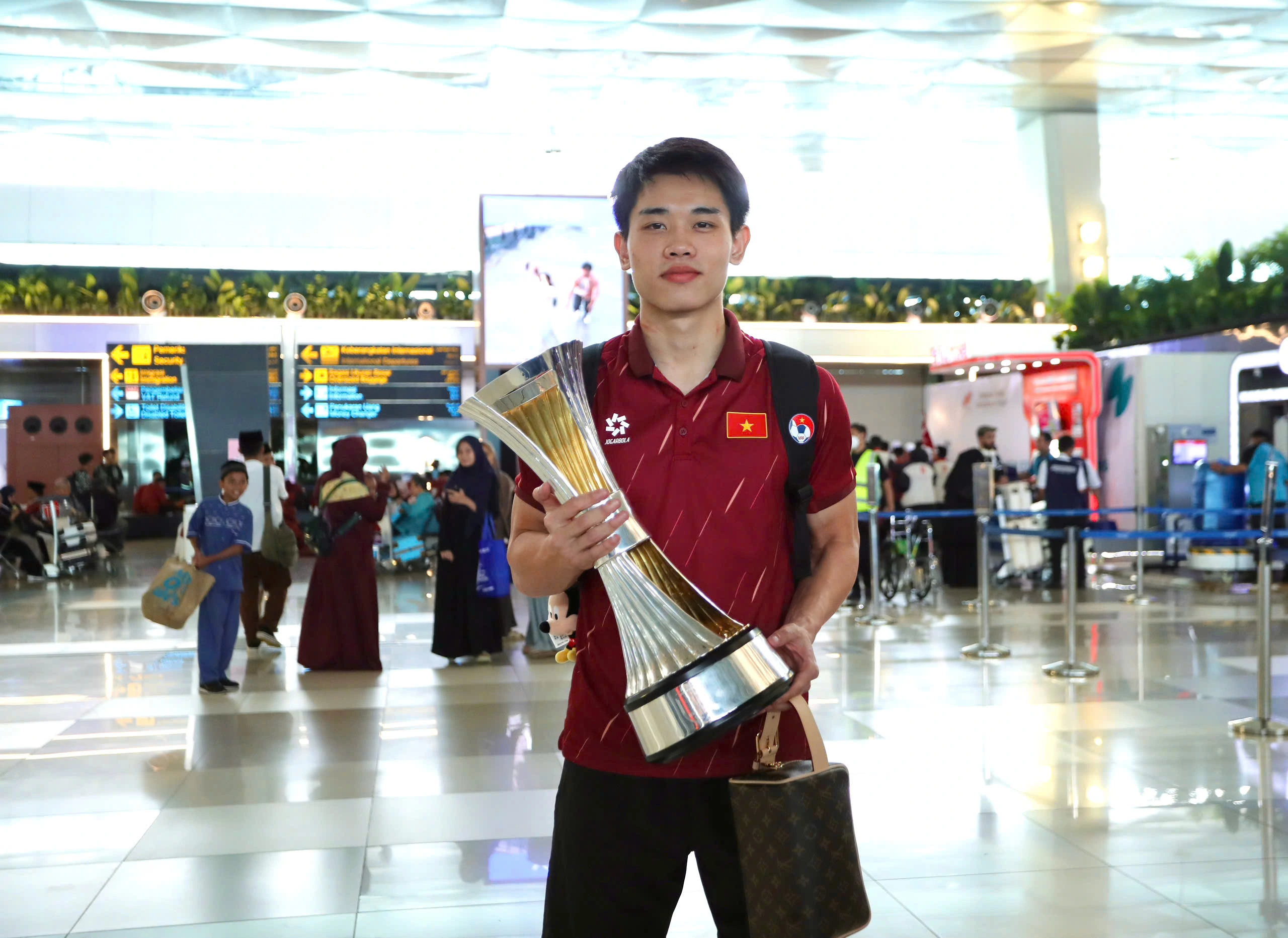 U.23 Việt Nam về nước sau khi vô địch giải Đông Nam Á Đình Bắc - cầu thủ xuất sắc nhất giải