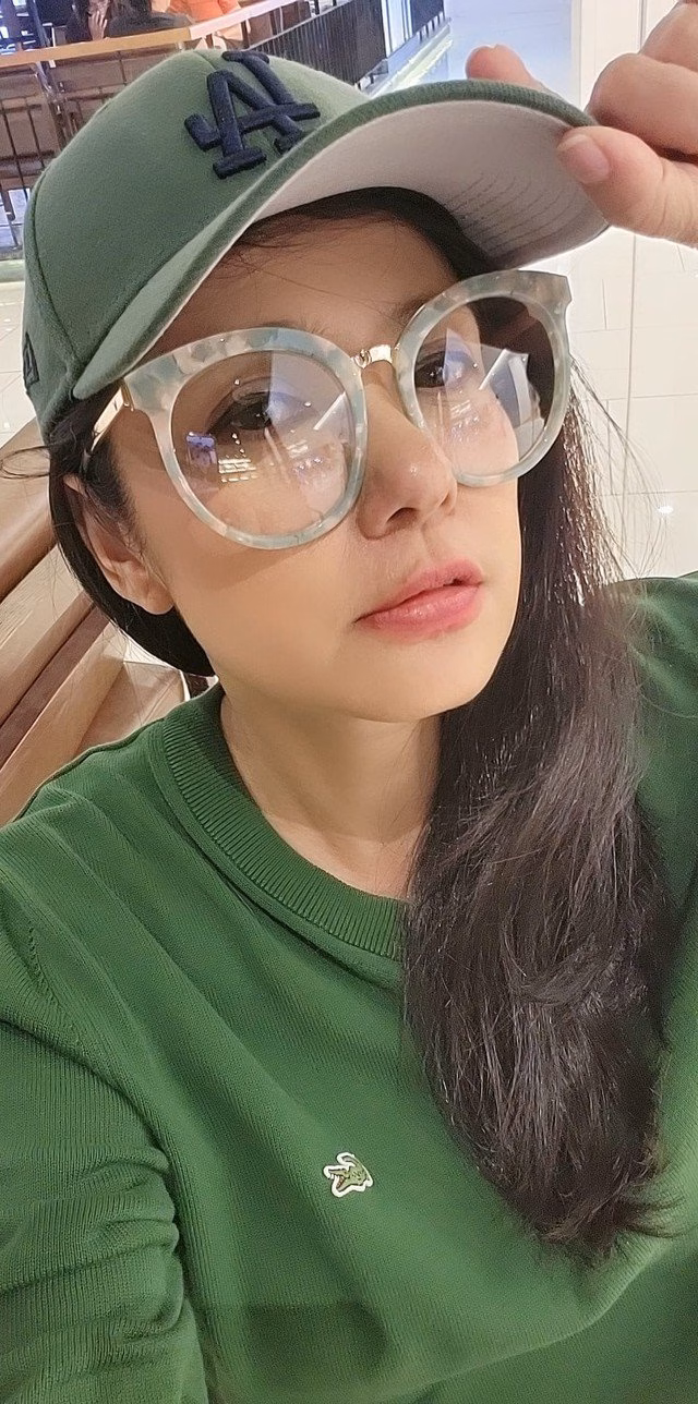 Bật mí bí quyết duy trì vẻ ngoài tươi trẻ của chị đại chủ sở hữu danh xách hãng mỹ nhân Tân Sao Việt Hàng ngày, Việt Trinh dành một khoảng thời gian để tập gym, yoga và luôn đi ngủ trước 23h.