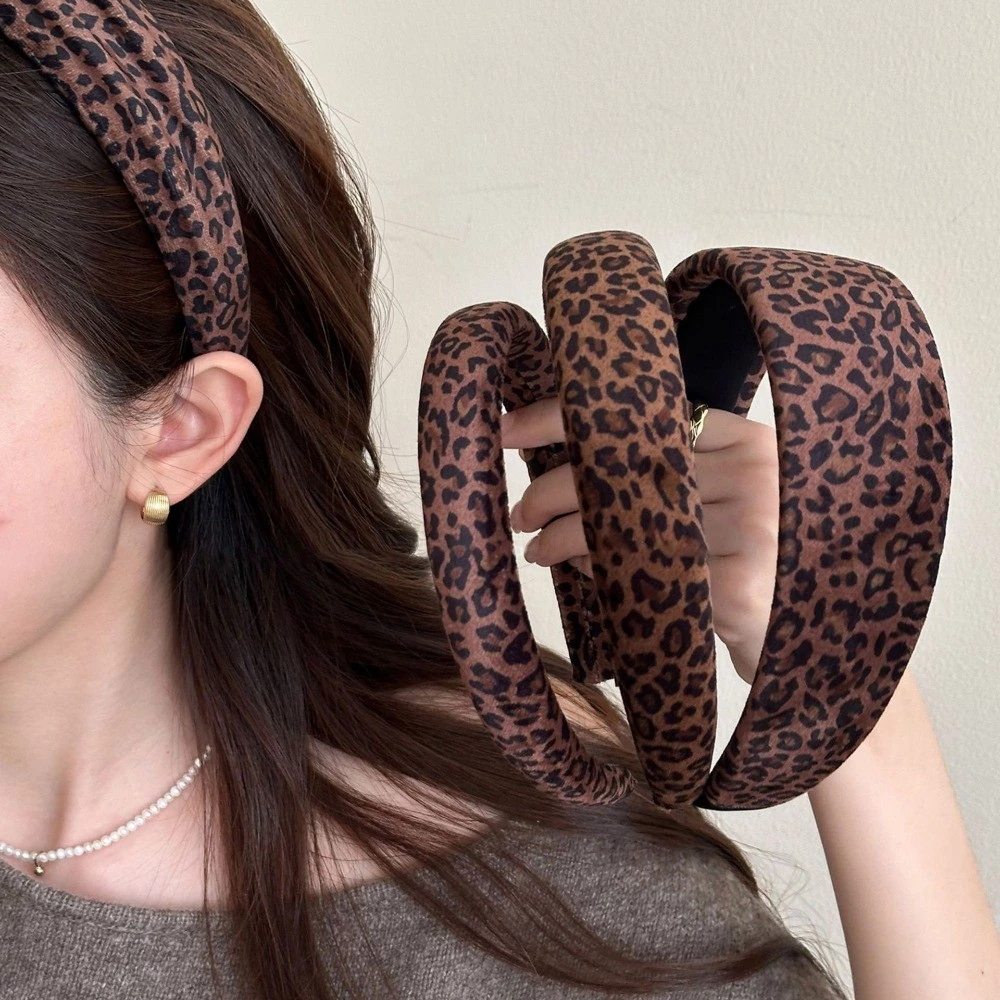 Làm thế nào để chọn phụ kiện tóc màu cà phê da báo cao cấp phù hợp với phong cách thu đông 2025 của bạn?