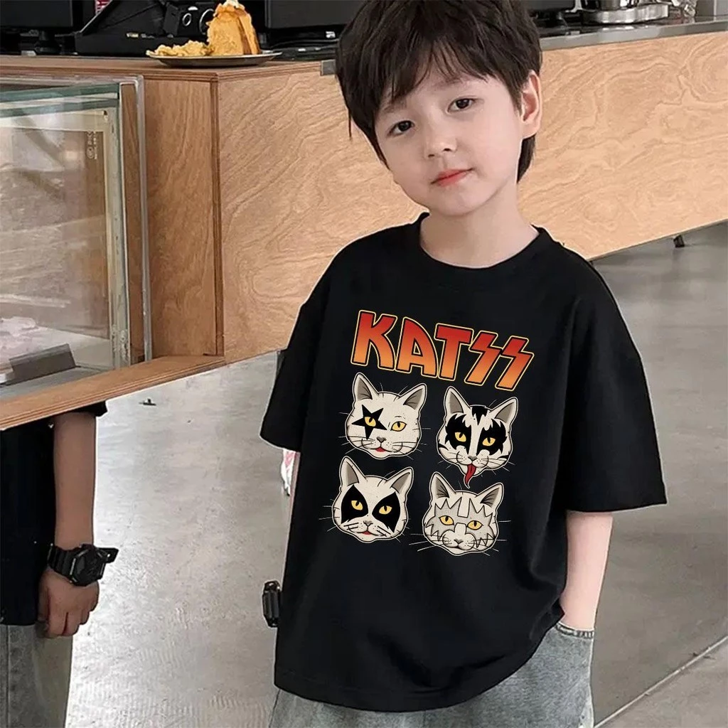 Mặc áo thun ngắn tay cho trẻ em như thế nào để tránh kích ứng và đảm bảo thoải mái trong mùa hè?