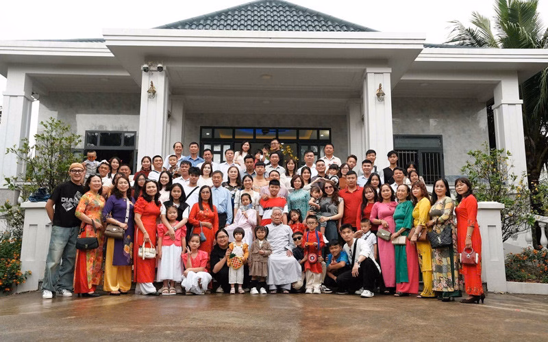 Ảnh gia đ&igrave;nh Thắng Tết 2024 v&agrave; 2025