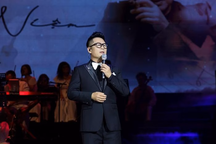 Bằng Kiều thừa nhận thường h&aacute;t sai lời Trịnh C&ocirc;ng Sơn