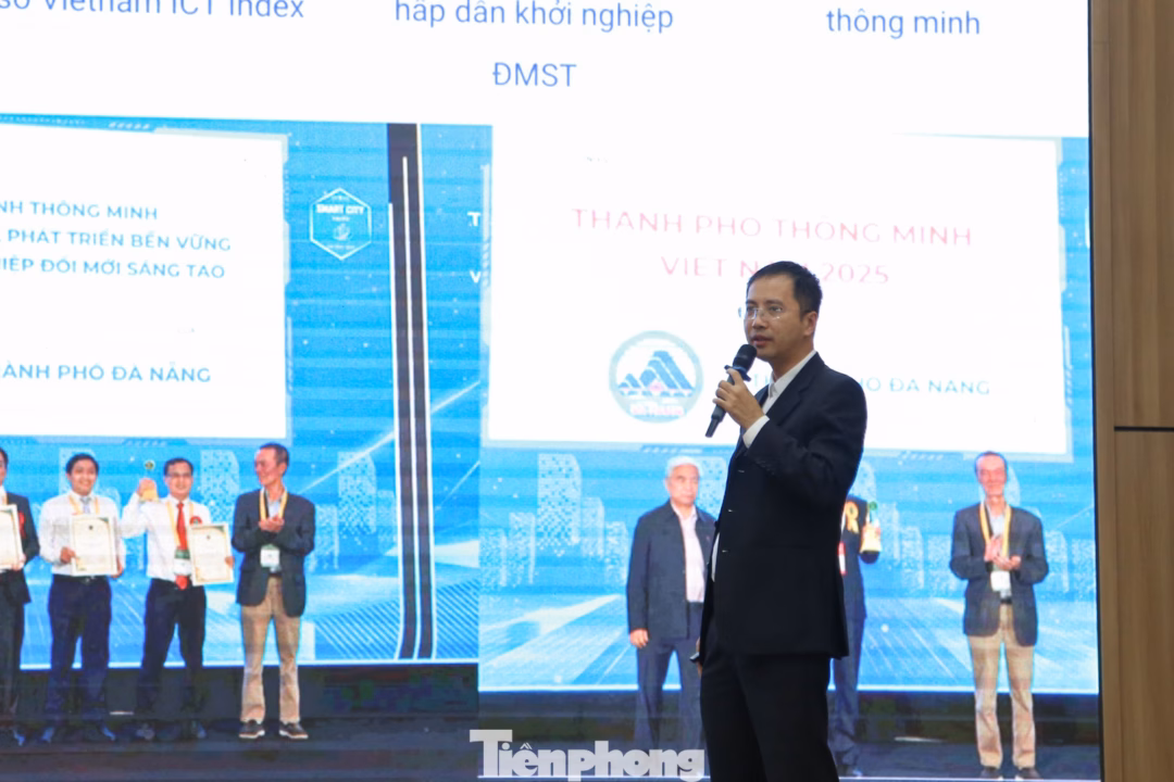 Chuy&ecirc;n gia chia sẻ kiến thức khởi nghiệp tại VNUK Innovation Challenge 2026