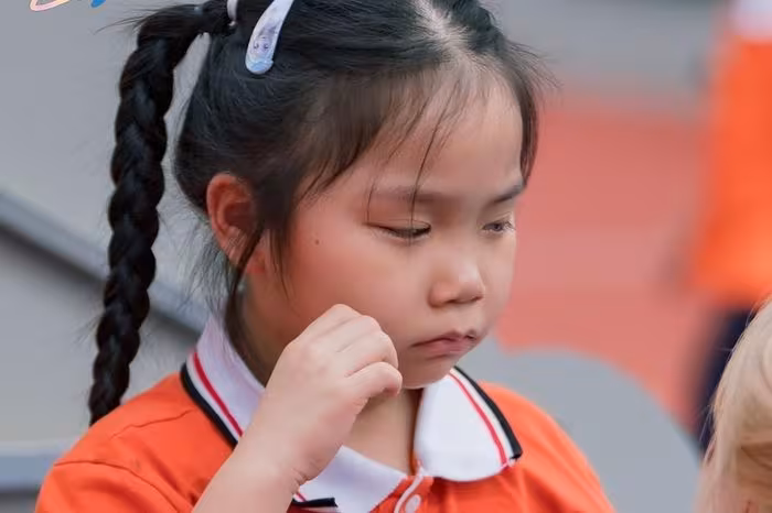 Con gái Khắc Việt khóc trên sân bóng: Bài học thắng thua trong Trường học siêu sao