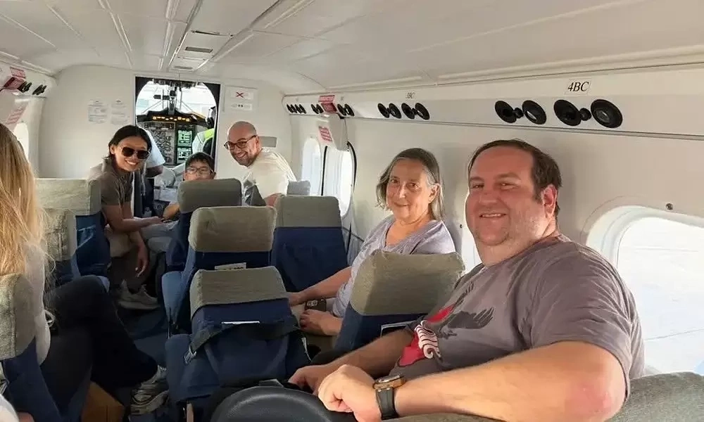 Gia đình Mỹ kẹt Caribbean sau không phận Venezuela – Bài học du lịch