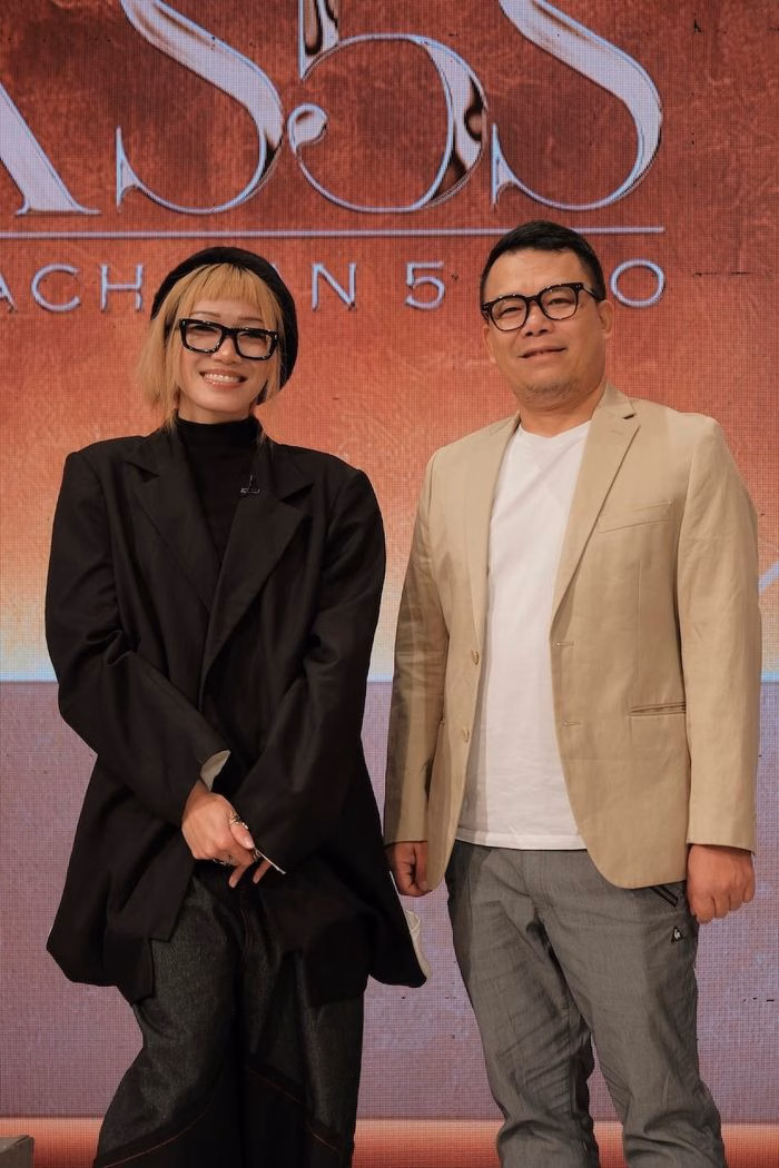 Hồng Kiên và con gái Hồng Trang Hồng Kiên và con gái Hồng Trang trong chương trình Khách sạn 5 sao