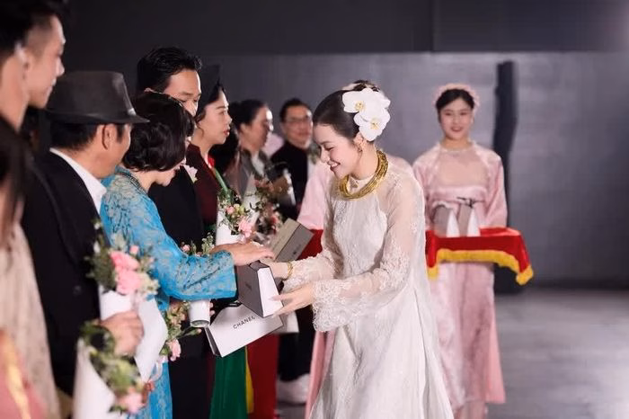 Lễ rước dâu – Trộm Vía Cảnh lễ rước dâu trong MV