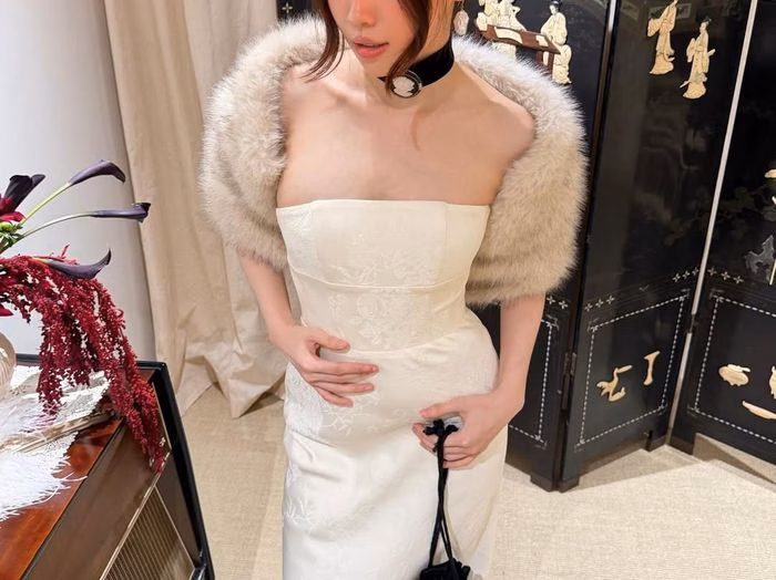 Ly Phạm trong trang phục mảnh mai sau sinh