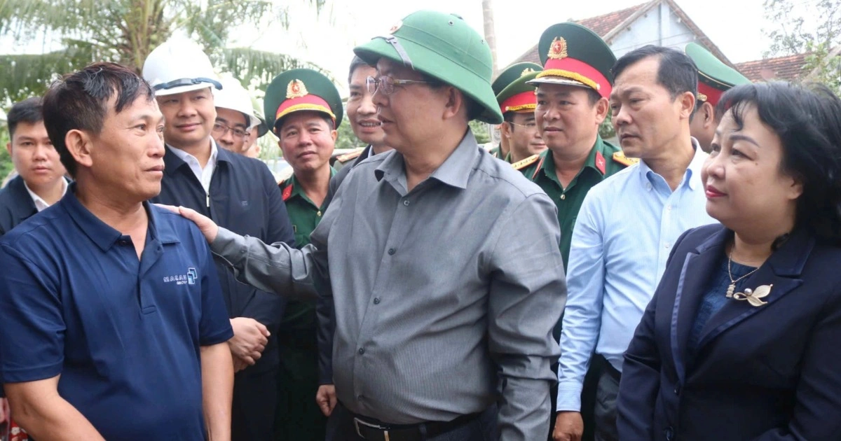 Phó Thủ tướng Hồ Quốc Dũng thăm gia đình lũ lụt Hòa Thịnh, đẩy nhanh “Chiến dịch Quang Trung”