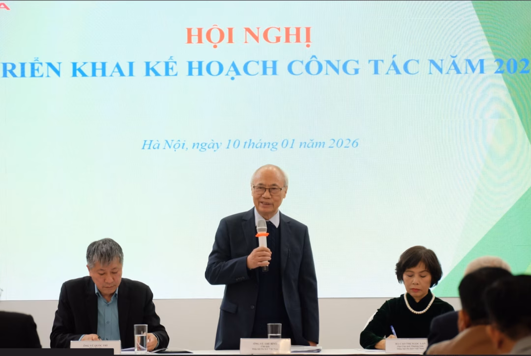 Chủ tịch VITA Vũ Thế B&igrave;nh tại buổi c&ocirc;ng bố giải thưởng