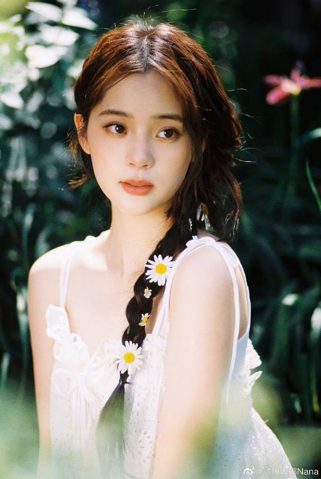 Âu Dương Na Na có gia thế khủng, biệt tài chơi cello