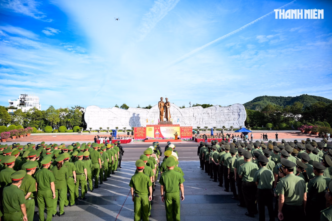 Thiếu tướng Lê Quang Nhân, Giám đốc Công an tỉnh Gia Lai, phát biểu tại lễ ra quân