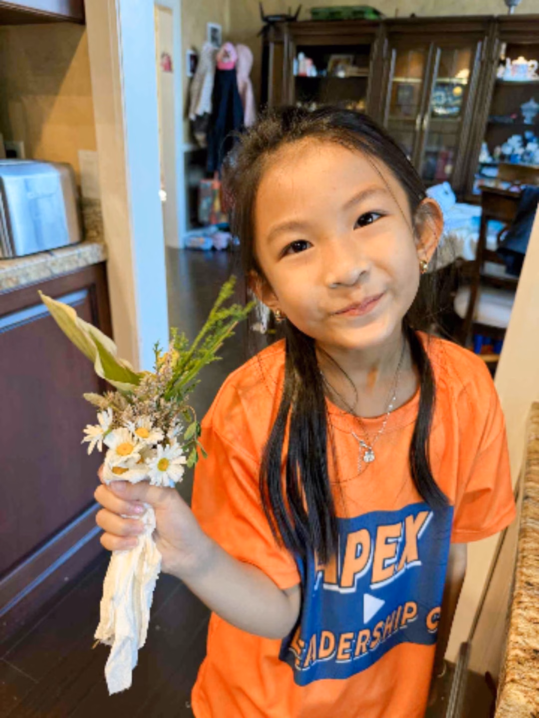 Mẹ ở cữ chăm sóc em bé, con gái đầu lòng của vợ chồng Lam Trường - Yến Phương làm 1 việc khiến ai cũng xúc động- Ảnh 3.