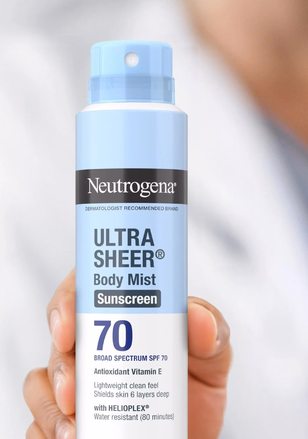 Mỹ phẩm đình đám: Bí quyết trị mụn, lão hóa và chăm sóc da hiệu quả Neutrogena Ultra Sheer sunscreen spray bottle held in hand, labeled SPF 70; text highlights it is free of oxybenzone and PABA