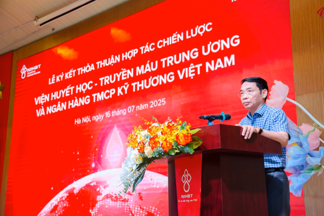 ThS. Lê Lâm, Phó Viện trưởng Viện Huyết học – Truyền máu TW trân trọng sự quan tâm, chia sẻ của Ngân hàng Techcombank với người bệnh và cho biết: