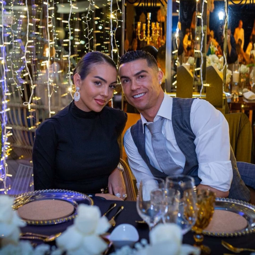 Cristiano Ronaldo và bạn gái từng ký hợp đồng hôn nhân? Gia đình hạnh phúc của siêu sao Bồ Đào Nha