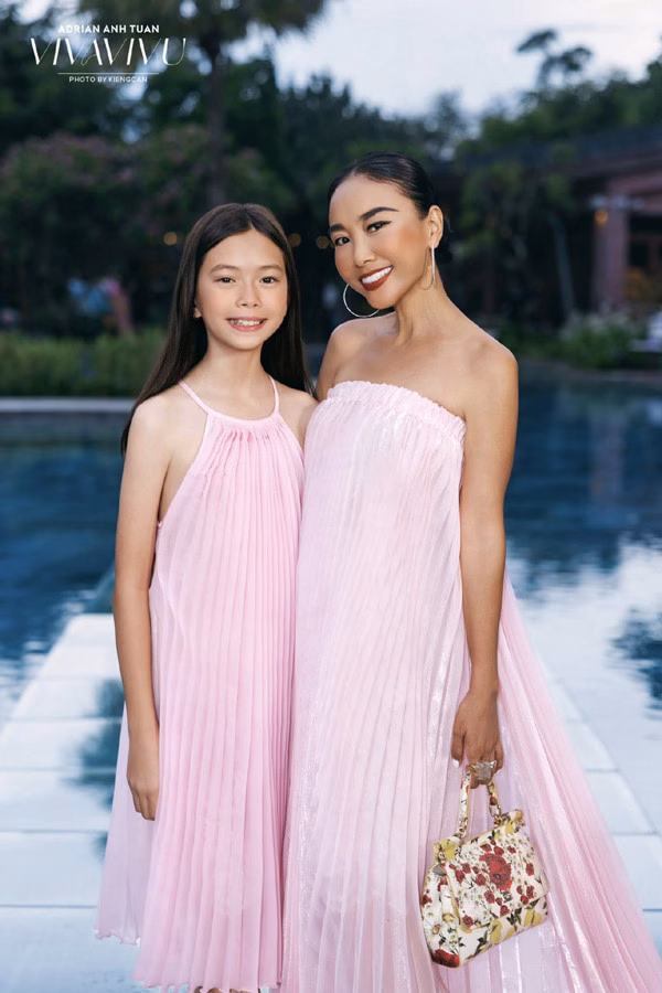 Nữ giới showbiz Việt: Căng thẳng vì nhan sắc và chiêu trò hồi xuân Đoan Trang cũng rất tự hào về cô con gái nhỏ này.