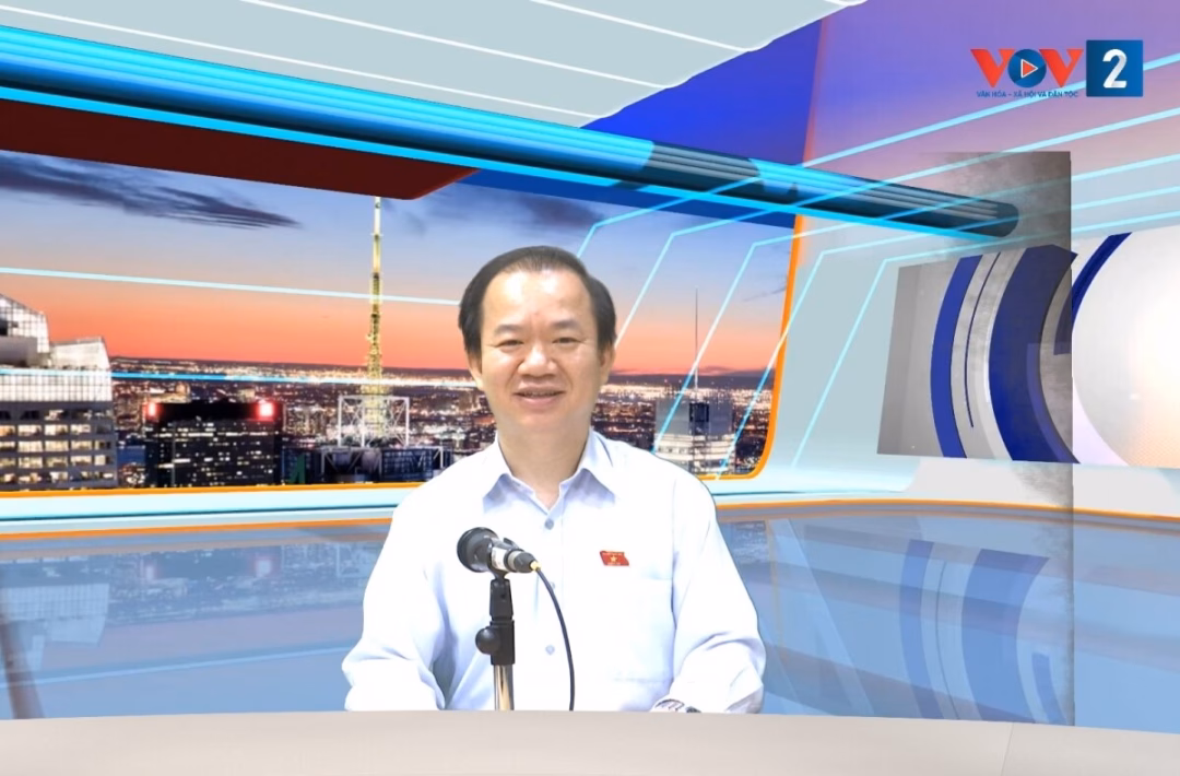 Vì sao cần có chế tài mạnh tay với nghệ sĩ vi phạm pháp luật? Nhà thiết kế thời trang Nguyễn Công Trí thời điểm bị bắt vào 23/7. Ảnh: Công an TP. HCM