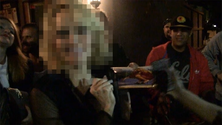 Đoán người: Nữ diễn viên Baywatch quyến rũ từng cưới Tommy Lee