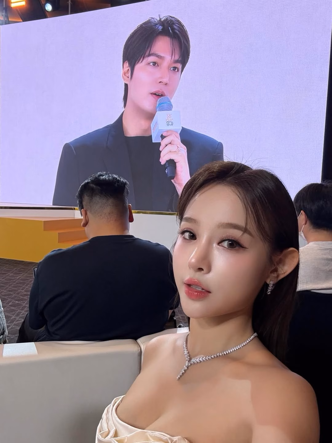 Huyền Baby ‘gây sốt’ cộng đồng mạng khi xuất hiện cùng Lee Min Ho Clip: Mỹ nhân Việt đẹp đến mức khiến Lee Min Ho phải 2 lần ngắm nghía không rời tại sự kiện- Ảnh 2.