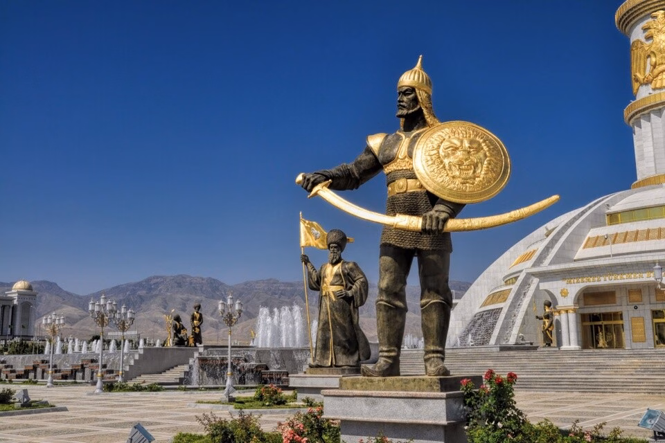 Turkmenistan mở cửa du lịch sau hàng rào thị thực dày đặc