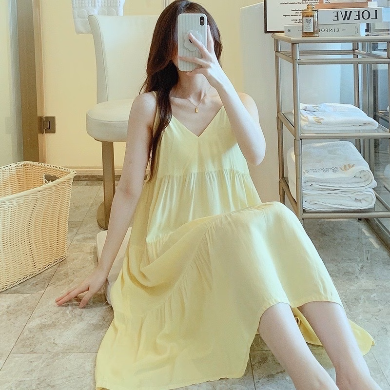 Mặc váy ngủ 2 dây mà vẫn bị nóng? Bí quyết chọn váy lanh lụa để mát mẻ suốt mùa hè