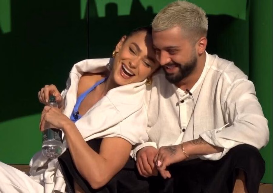 Cộng tác viên tiết lộ tình cảm với Eglin qua món quà ý nghĩa